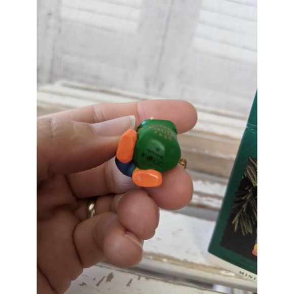 Hallmark Rudolphs helper 1996 keepsake mini orname - Picture 7 of 7